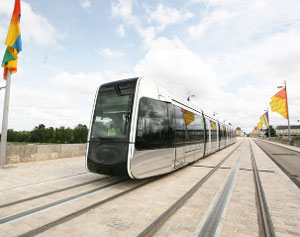 Alstom's Citadis tramway, Wilson bridge, Tours (France). Copyright: Claire Garate/SITCAT 