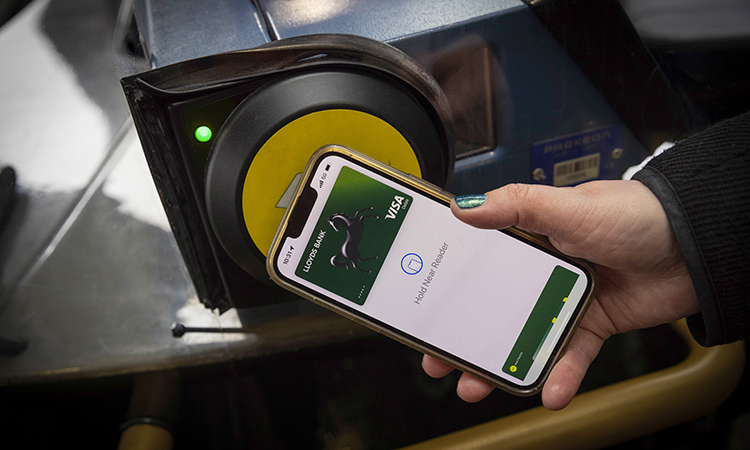 TfL celebrates 10 years of contactless payment on London’s buses