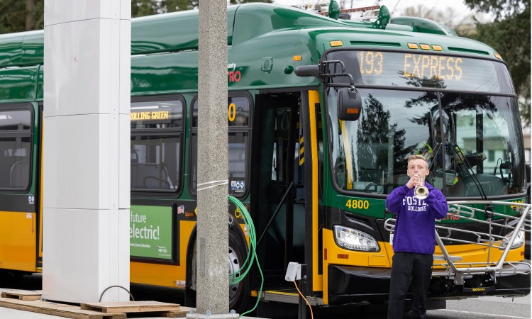 King County Metro celebrates beginning of battery-electric bus service