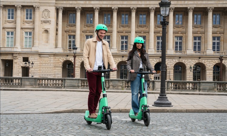 role Bald mini Bolt announces increase in scooter trips and new micro-mobility investment