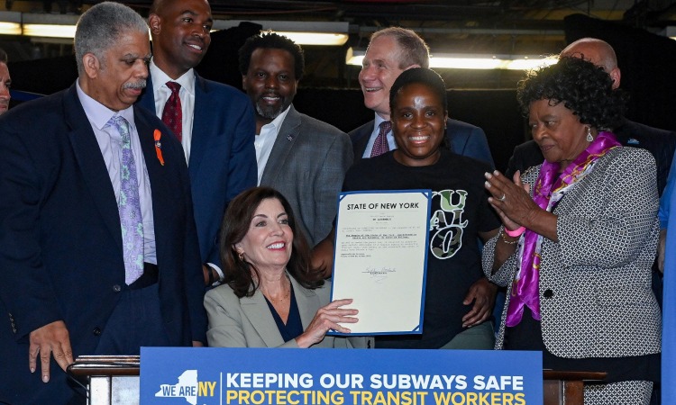 Governor Hochul signs bill expanding protection for NYC transit workers