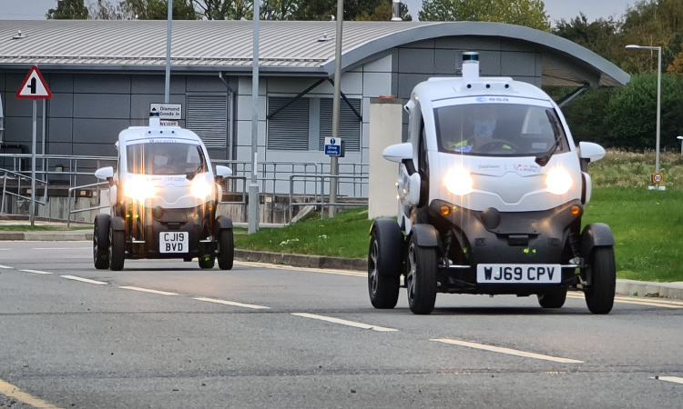 Renault TWIZY vehicles being tested at O2 UK 5G satellite lab