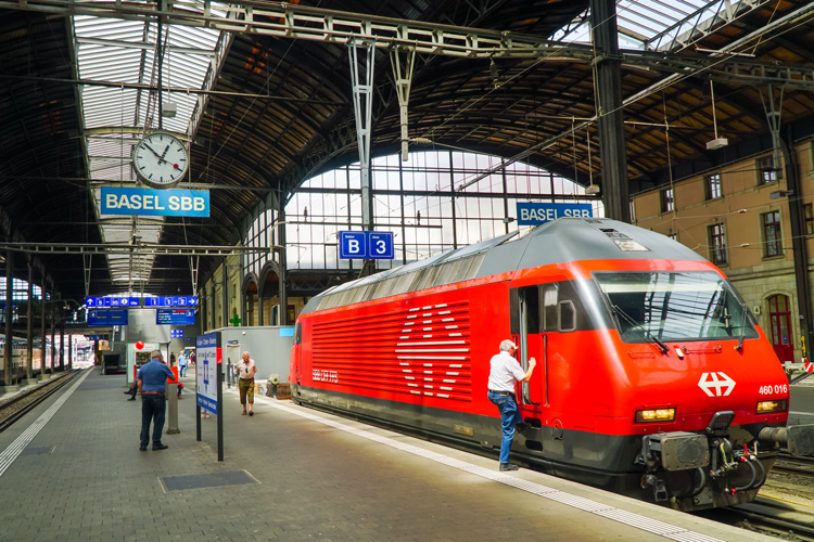 SBB launches test version of new mobility app SmartWay