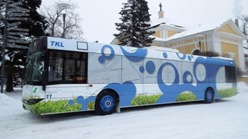 The new Solaris Urbino 12.9 Hybrid in Tampere show their environmental benefits with a unique livery designed by Timo Huusko.