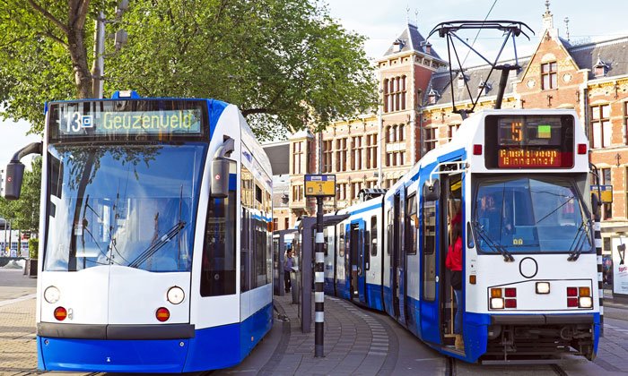 Public transport in Amsterdam is now cash-free only