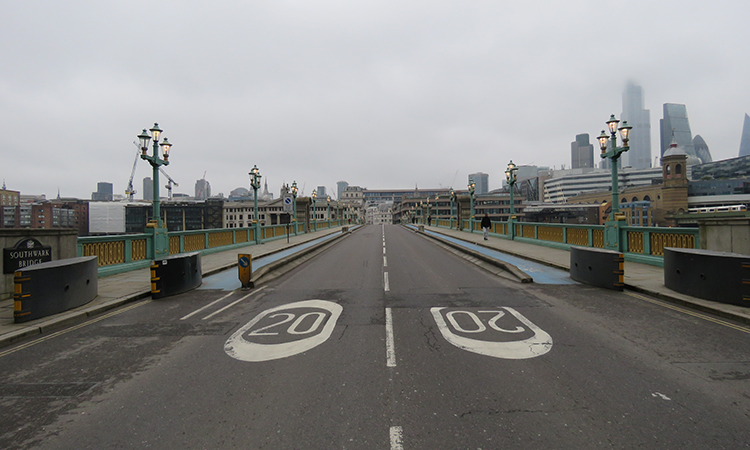 Southwark bridge empty 2020